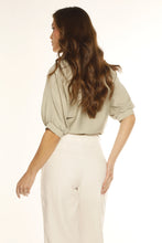 Cargar imagen en el visor de la galería, BLUSA ELEGANTE MUJER - PAULA
