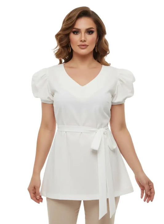 Blusa blanca elegante de moda