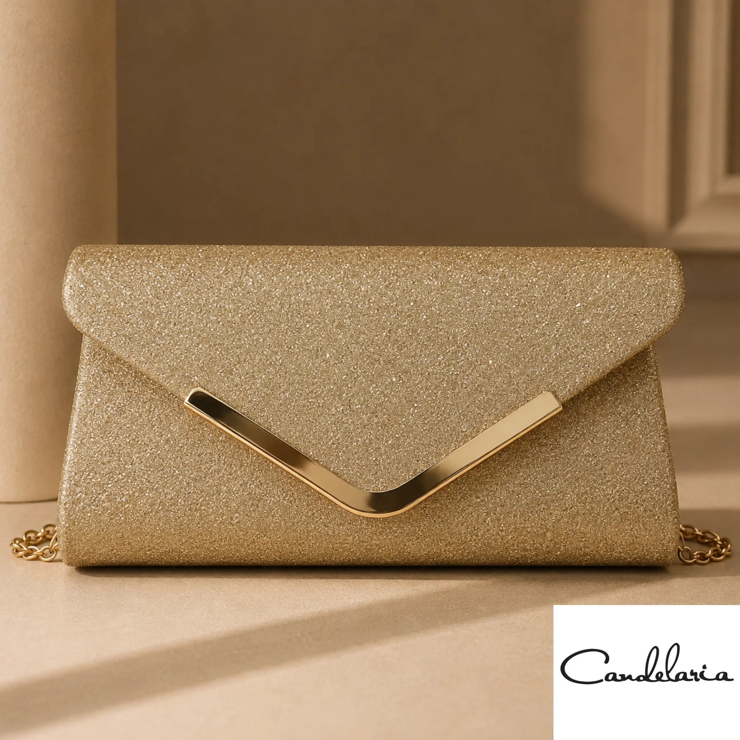 Bolso con cadena en tono oro para grado - Plu: 6201