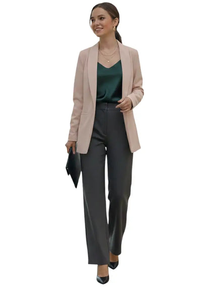 Ejecutivo moderno con blazer entallado