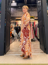 Cargar imagen en el visor de la galería, VESTIDO PLUS MUJER - ADRIANA
