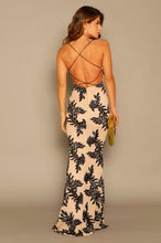 Cargar imagen en el visor de la galería, VESTIDO GOLDEN HOUR GLAM - AMELIA
